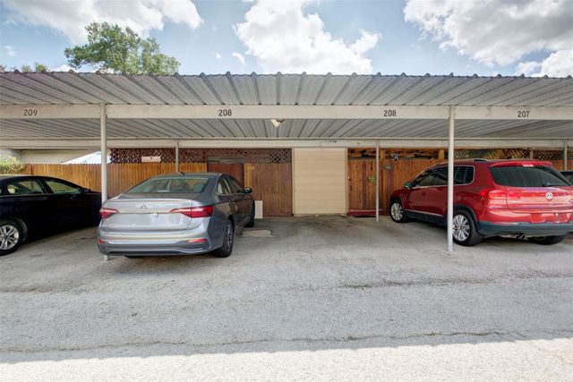 840 Threadneedle Street E 208, Houston, TX 77079