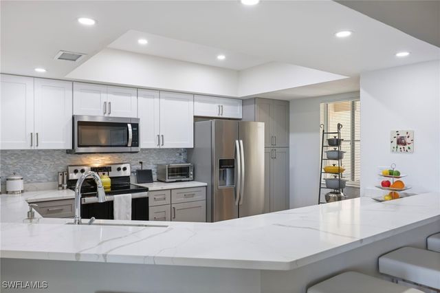 2761 Citrus Lake DR H102, Naples, FL 34109