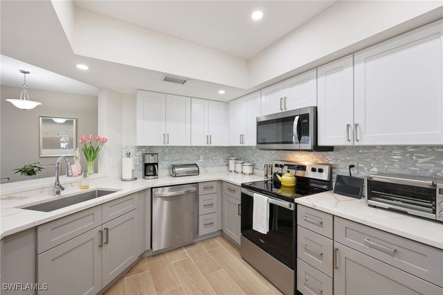 2761 Citrus Lake DR H102, Naples, FL 34109