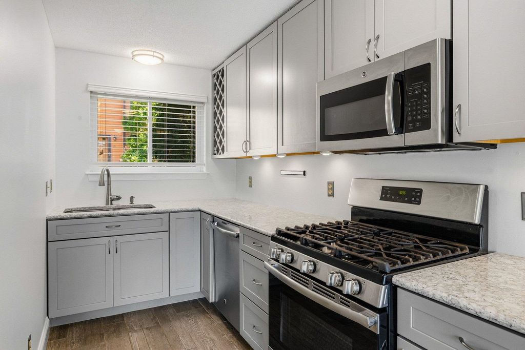Image 14 of property listing at 107 Dunvegan Woods Drive, Hampton, NH 03842