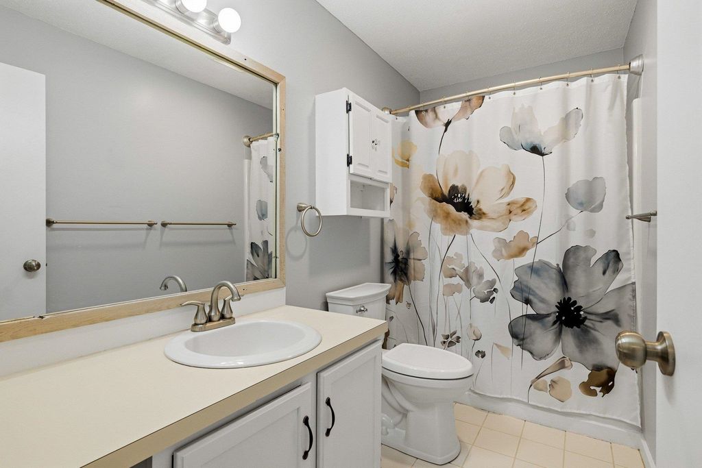 Image 24 of property listing at 107 Dunvegan Woods Drive, Hampton, NH 03842