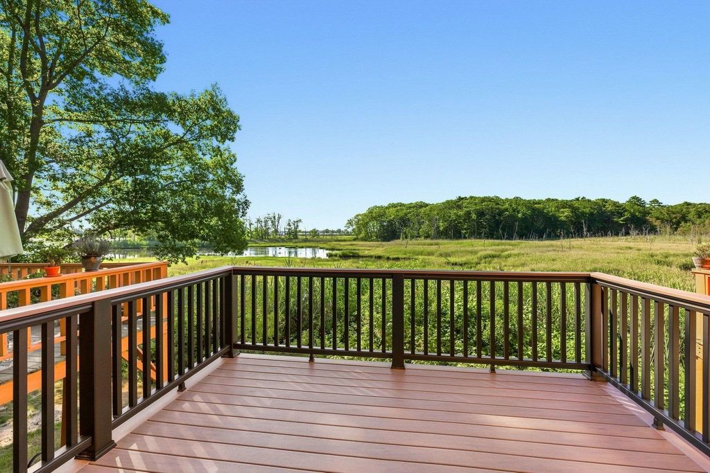 Image 5 of property listing at 107 Dunvegan Woods Drive, Hampton, NH 03842