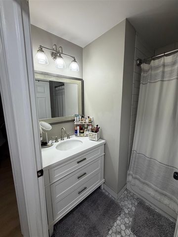 16896 Farmington Road, Livonia, MI 48154