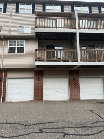 16896 Farmington Road, Livonia, MI 48154