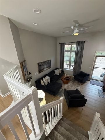 16896 Farmington Road, Livonia, MI 48154