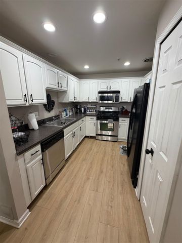 16896 Farmington Road, Livonia, MI 48154
