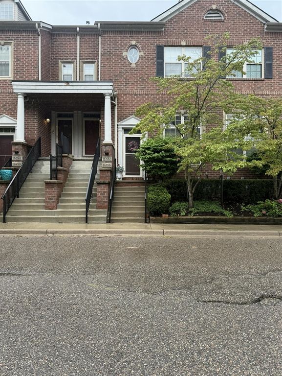 16896 Farmington Road, Livonia, MI 48154
