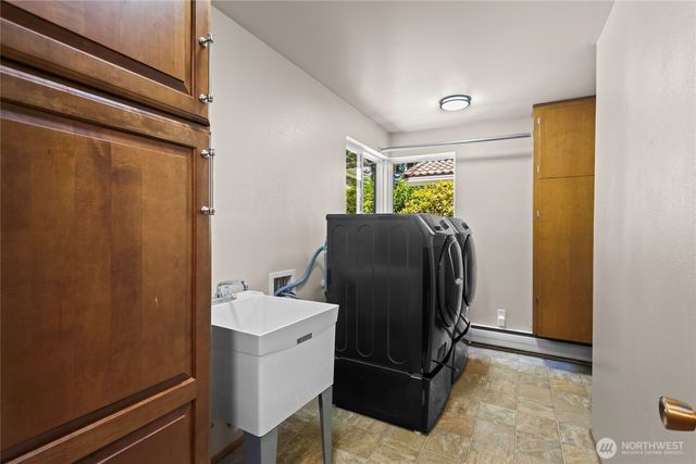 1 Beach Lane SW, Lakewood, WA 98498