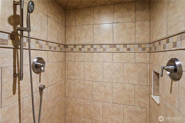1 Beach Lane SW, Lakewood, WA 98498