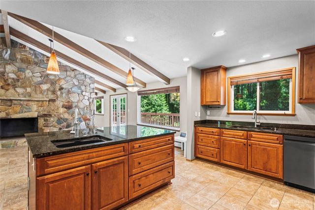 1 Beach Lane SW, Lakewood, WA 98498