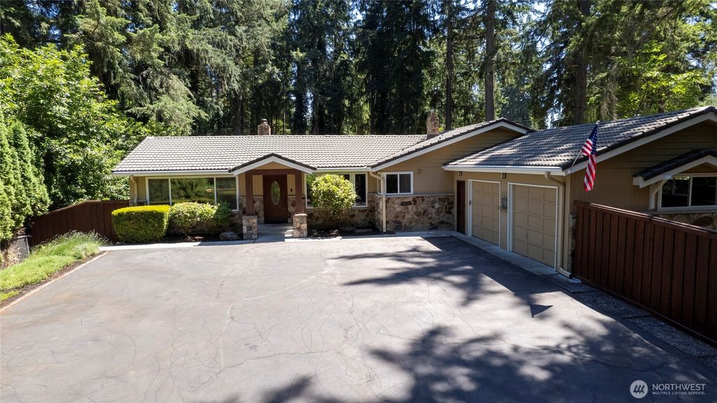 1 Beach Lane SW, Lakewood, WA 98498