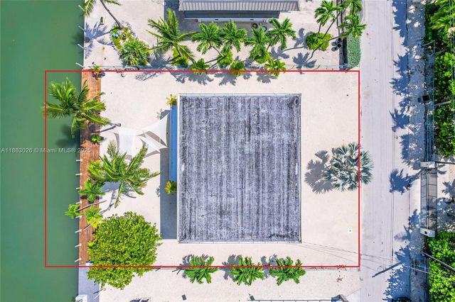 126 Columbus Dr, Islamorada, FL 33036