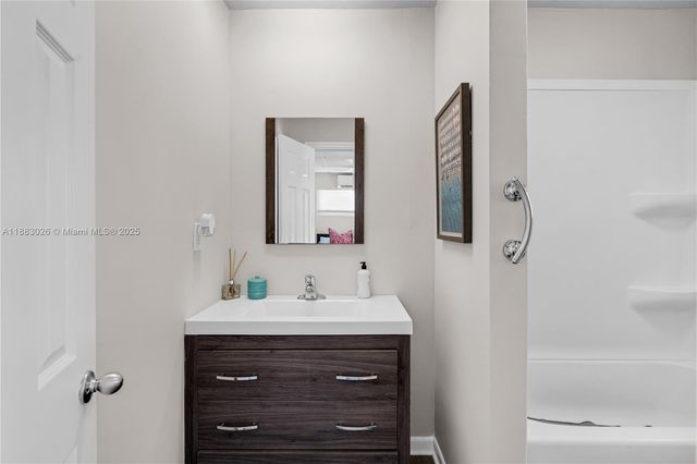 126 Columbus Dr, Islamorada, FL 33036