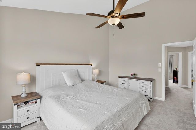 9438 BLACK HAWK CT, Manassas Park, VA 20111