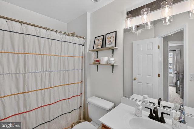 9438 BLACK HAWK CT, Manassas Park, VA 20111