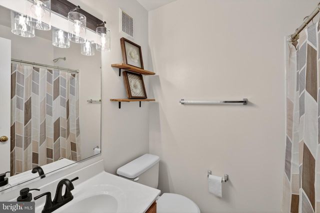 9438 BLACK HAWK CT, Manassas Park, VA 20111