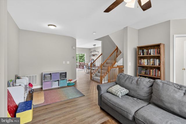 9438 BLACK HAWK CT, Manassas Park, VA 20111