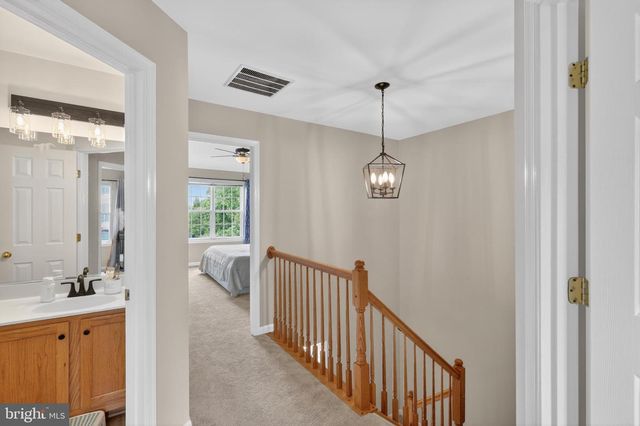 9438 BLACK HAWK CT, Manassas Park, VA 20111