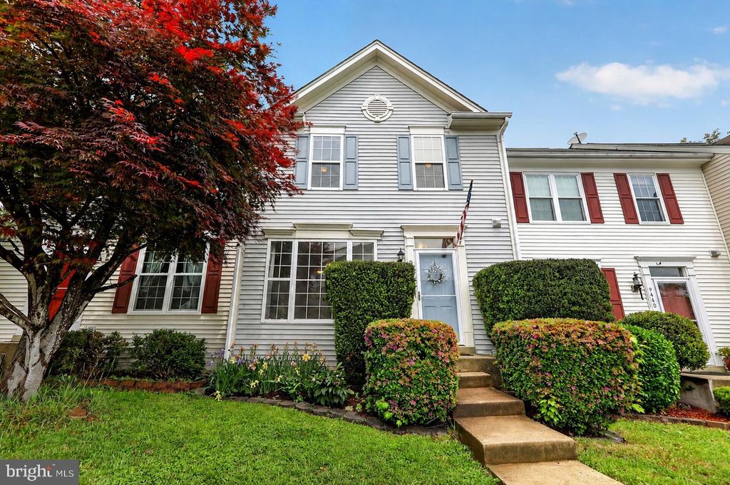 9438 BLACK HAWK CT, Manassas Park, VA 20111