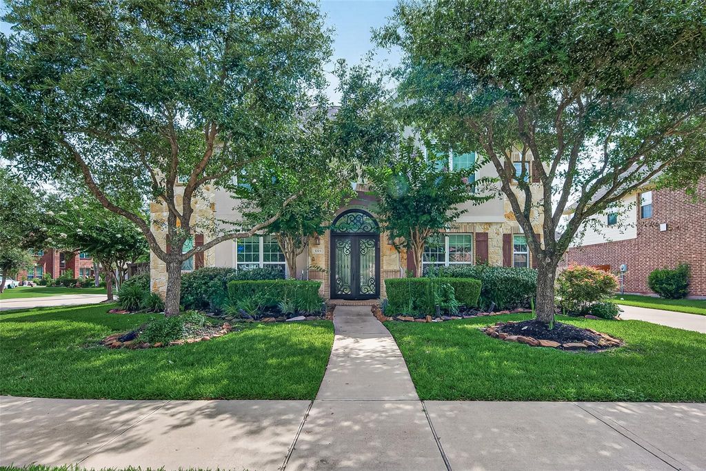 5703 Flagstone Pass Court, Sugar Land, TX 77479