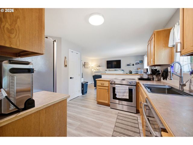 51673 Se 3RD St, Scappoose, OR 97056