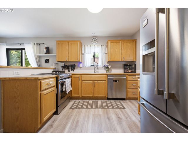 51673 Se 3RD St, Scappoose, OR 97056