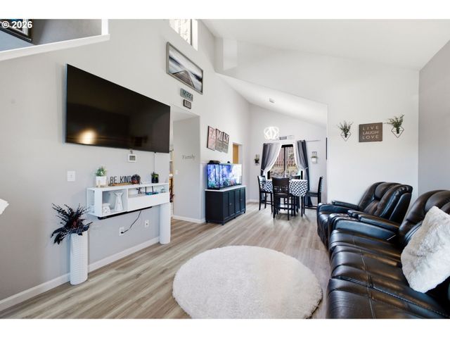 51673 Se 3RD St, Scappoose, OR 97056