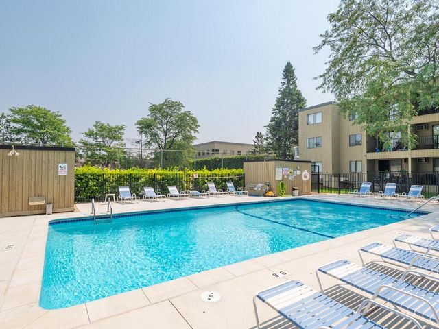 4101 Parklawn Avenue 130, Edina, MN 55435