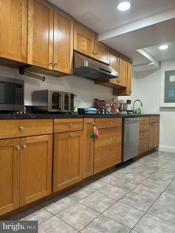 Image 13 of property listing at 11155 COLUMBIA PIKE #58, Silver Spring, MD 20901