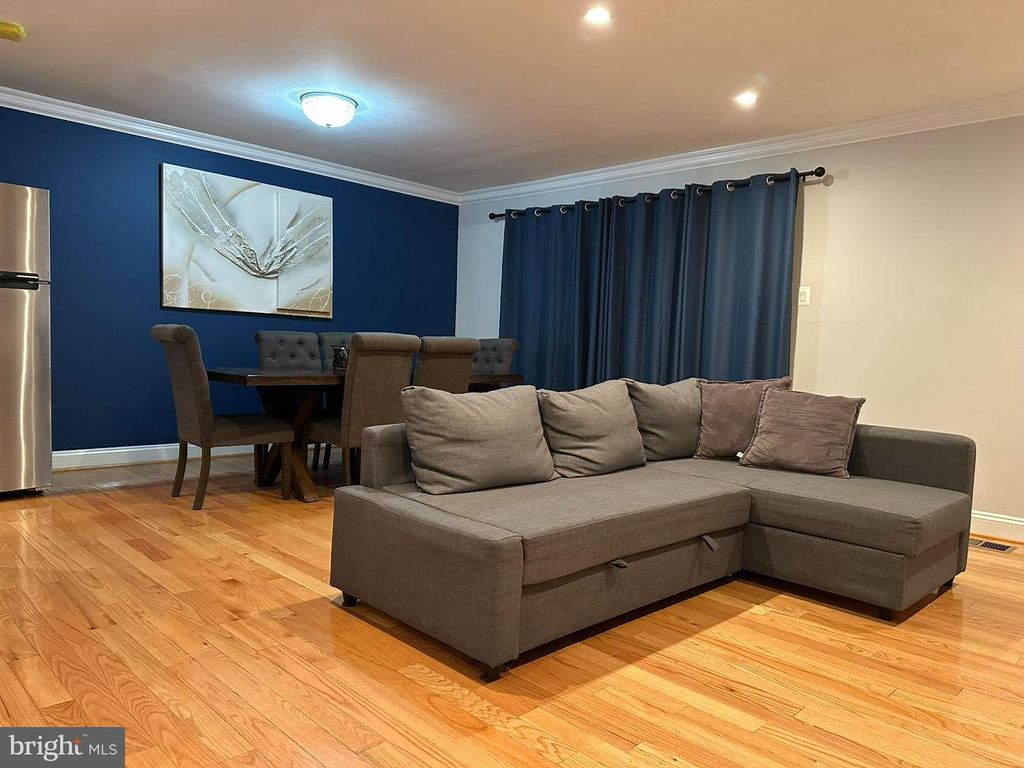 Image 2 of property listing at 11155 COLUMBIA PIKE #58, Silver Spring, MD 20901