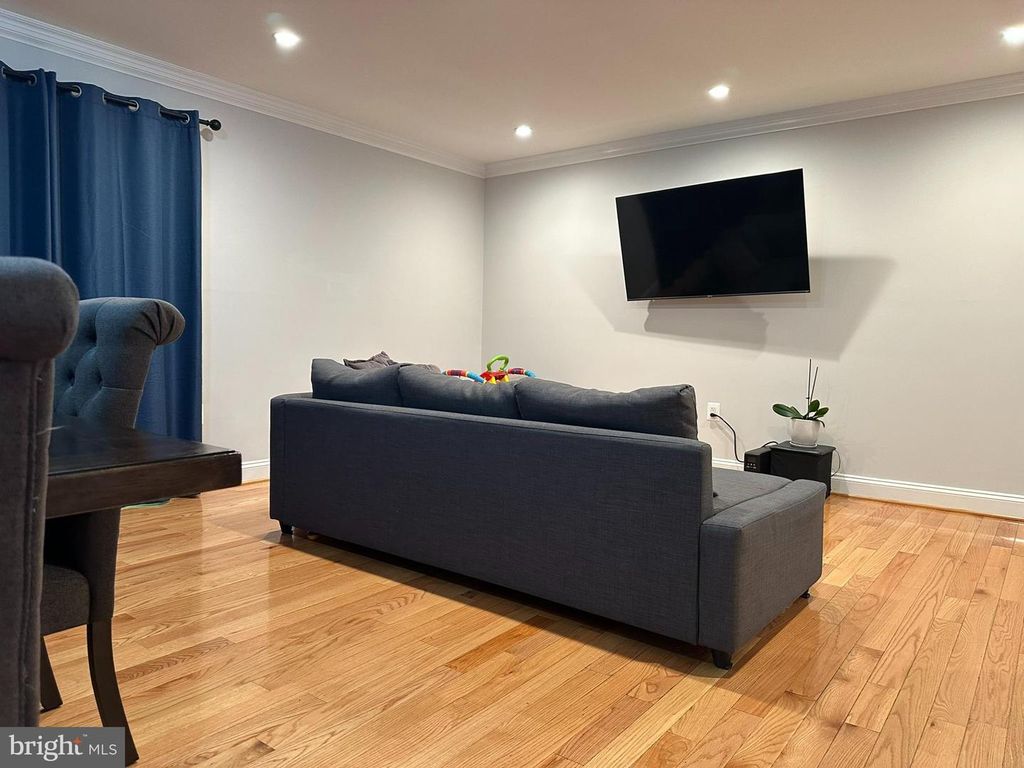 Image 3 of property listing at 11155 COLUMBIA PIKE #58, Silver Spring, MD 20901