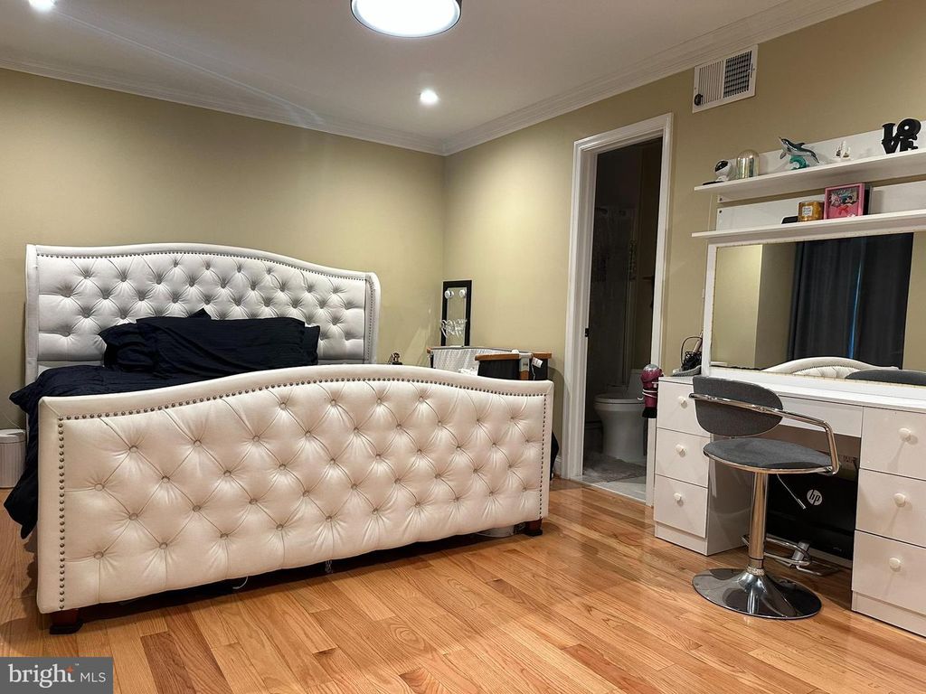 Image 7 of property listing at 11155 COLUMBIA PIKE #58, Silver Spring, MD 20901