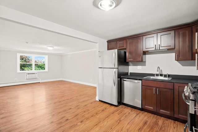 13 Cross Street 11, Chelmsford, MA 01863