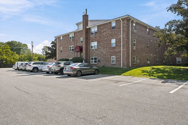13 Cross Street 11, Chelmsford, MA 01863