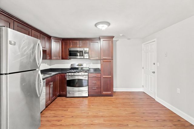 13 Cross Street 11, Chelmsford, MA 01863