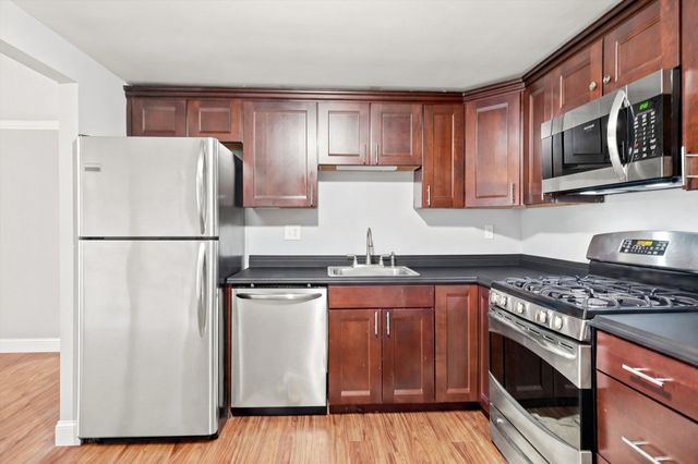 13 Cross Street 11, Chelmsford, MA 01863