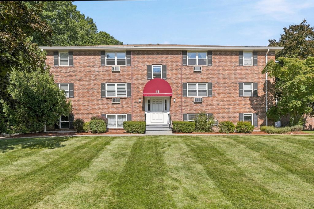 13 Cross Street 11, Chelmsford, MA 01863