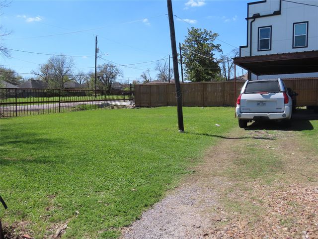 4235 Elmwood Street, Houston, TX 77051