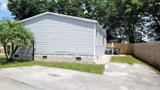 220 NE 12th Avenue 72, Homestead, FL 33030