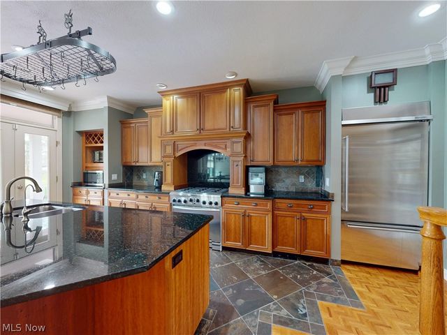 11205 Hampton Ridge Drive, Chardon, OH 44024