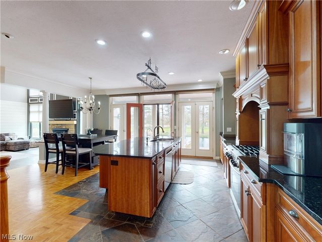 11205 Hampton Ridge Drive, Chardon, OH 44024