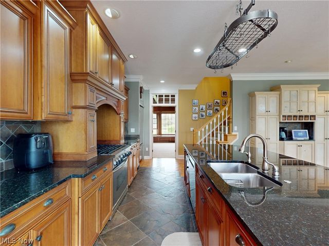 11205 Hampton Ridge Drive, Chardon, OH 44024