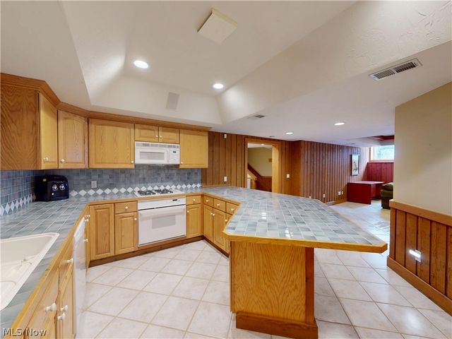 11205 Hampton Ridge Drive, Chardon, OH 44024