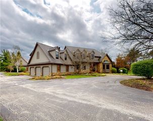 11205 Hampton Ridge Drive, Chardon, OH 44024