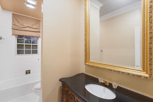 8181 MEADOW GLEN DR, Germantown, TN 38138