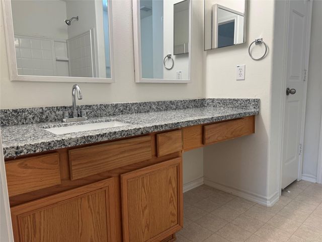 10 Druids Glen Place, The Woodlands, TX 77382