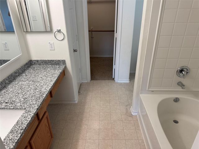 10 Druids Glen Place, The Woodlands, TX 77382