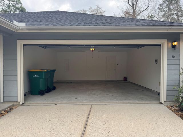 10 Druids Glen Place, The Woodlands, TX 77382