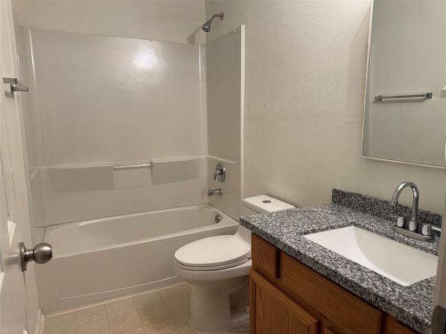 10 Druids Glen Place, The Woodlands, TX 77382