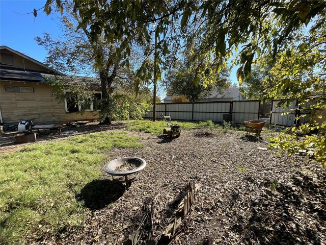 1617 6th Street, Brownwood, TX 76801